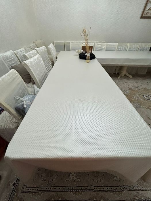 Продается стол вместимость 10 человек