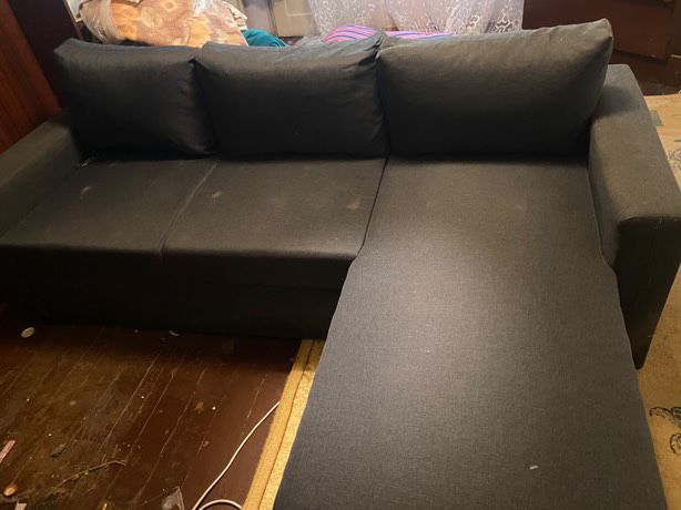 Продавам черен диван