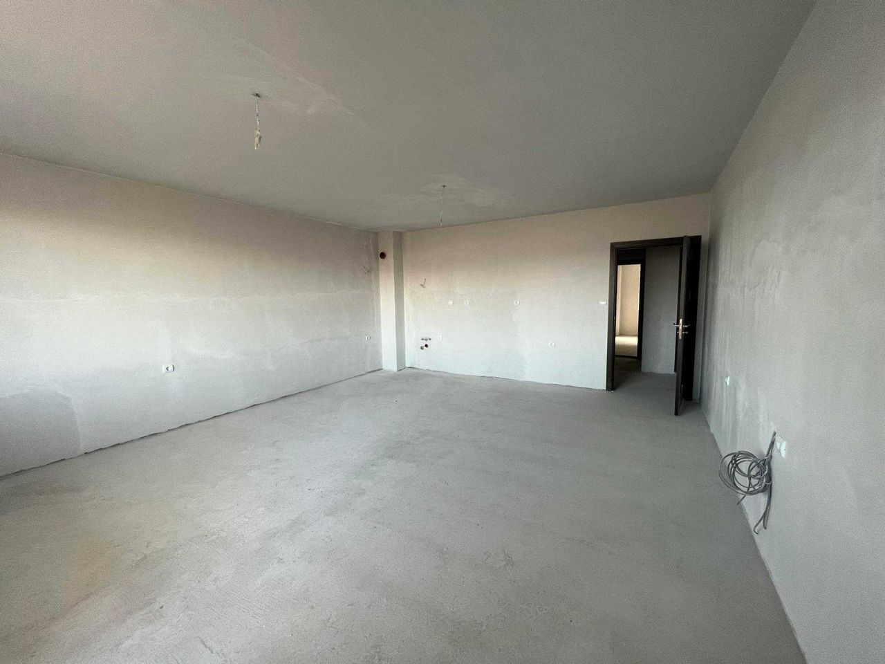 Продава се Тристаен апартамент в Велико Търново, Зона Б - 117 кв.м за 1000 €/кв.м - Снимка #1
