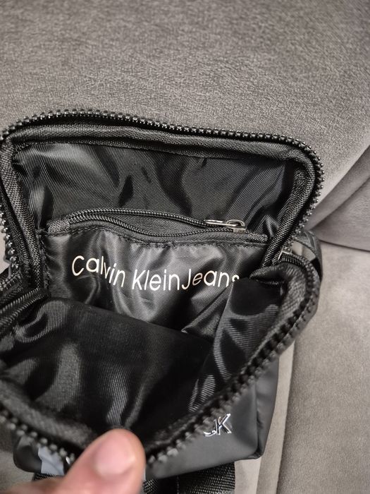 Calvin Klein чанта през рамото