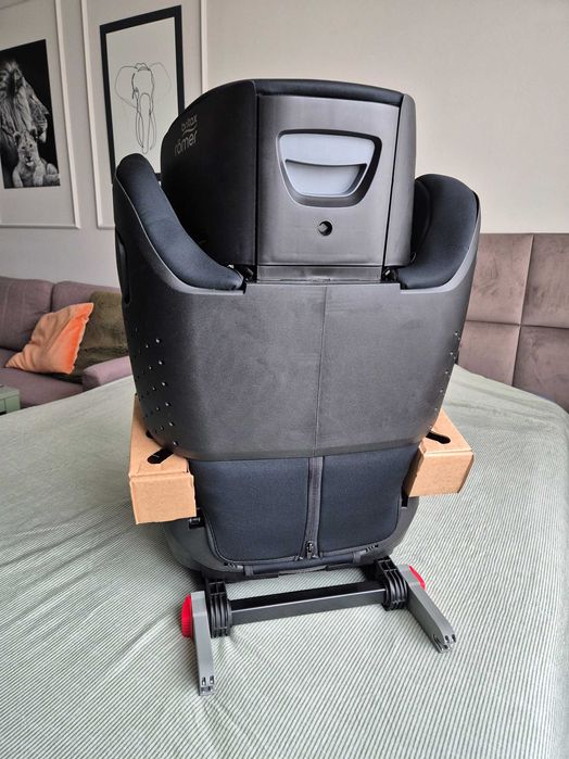 Ново детско столче Britax Römer Kidfix M i-Size (3.5 - 12год) с ISOFIX