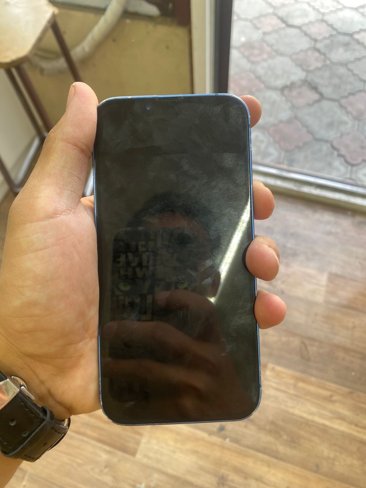 Продам IPhone 13
