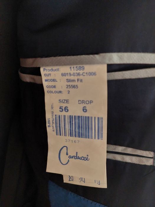 Продавам костюм Carducci