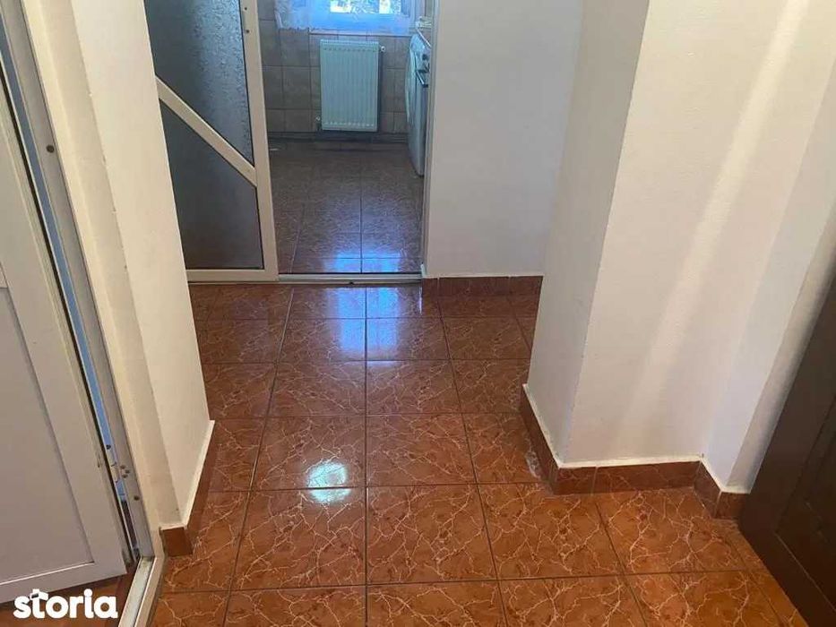 Apartament de inchiriat zona micro 8 ,piata 1 mai