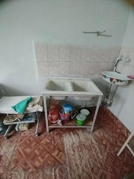 Двух гнездовая раковина советского производства чугунная литая с подст