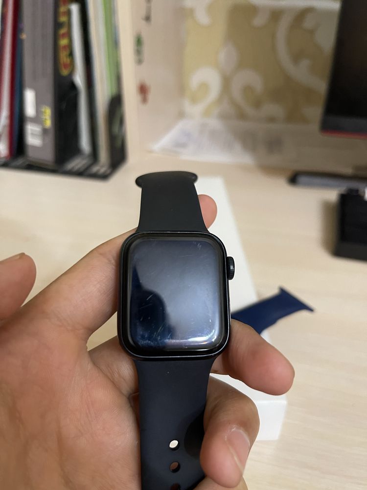 Продам Apple Watch se 2
