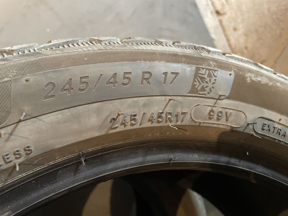 245/45/17 2 броя зимни гуми Michelin !