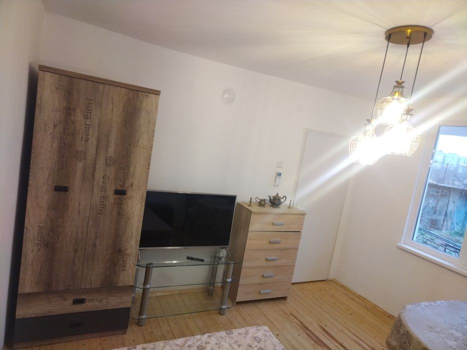 Напълно обзаведен етаж от къща ул. Крали Марко 15 / от собственик