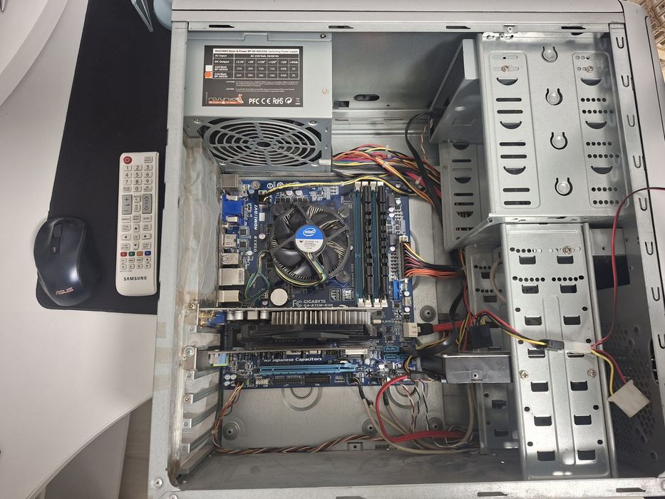 Calculator de gaming retro, GT 630, 1TB  cu TV/Monitor SAMSUNG 22"