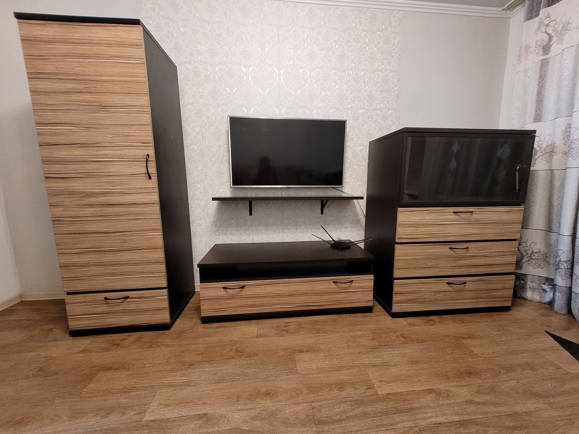 Продам стенку в зал