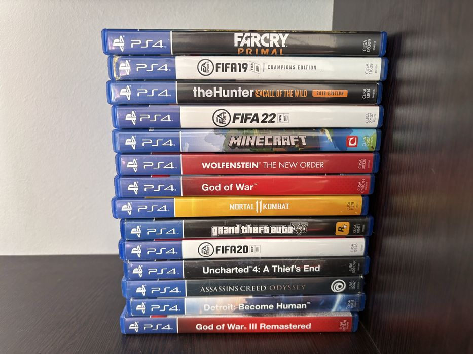 PS4 Slim + 14 jocuri – Stare excelentă