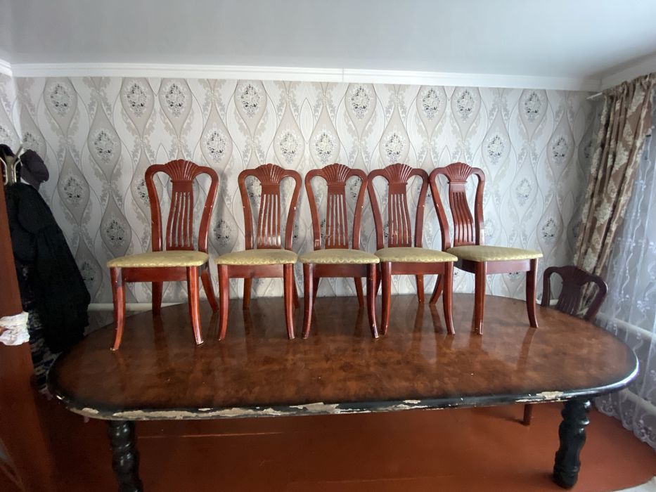 Овальный стол деревянской