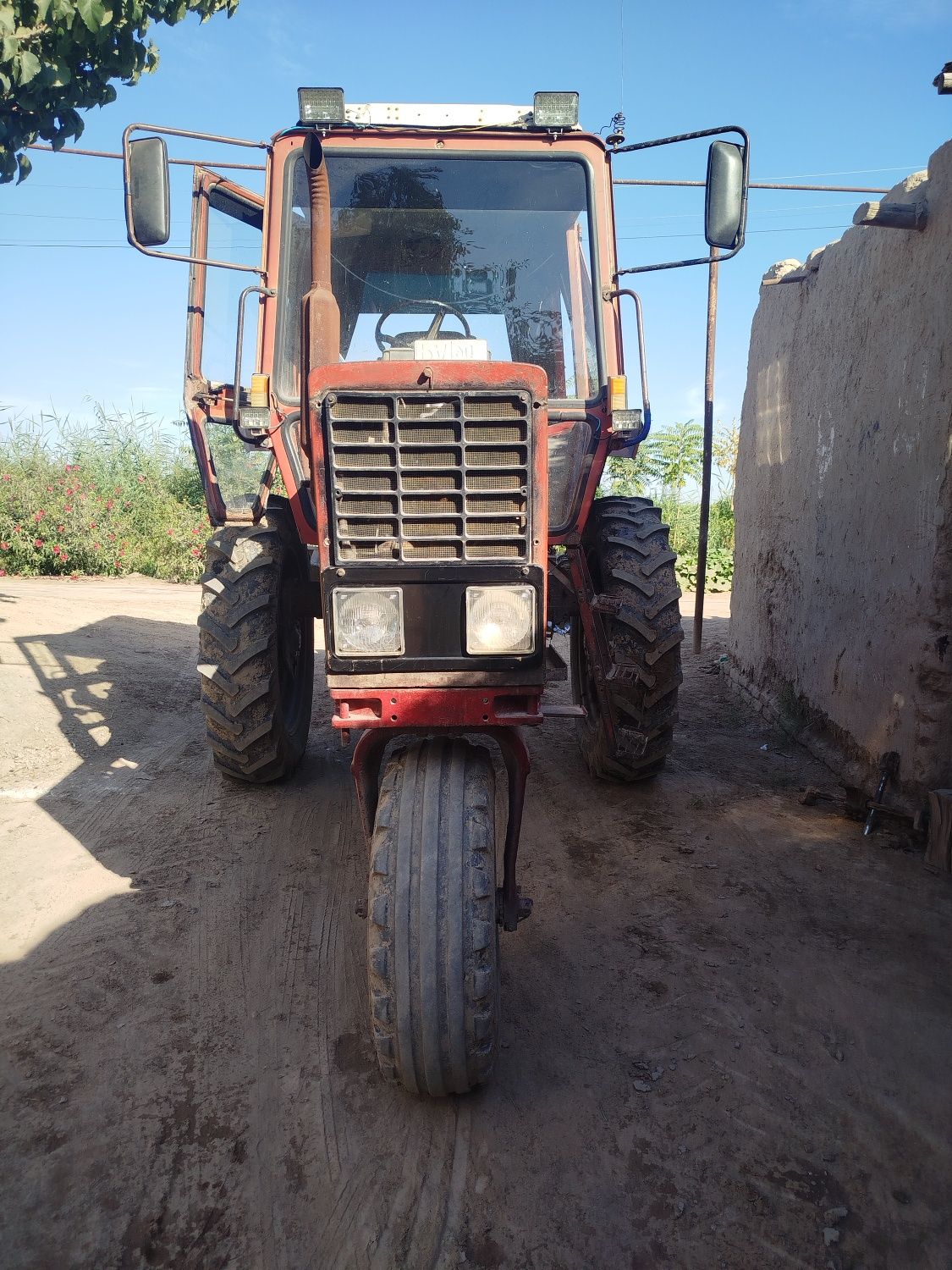 Traktor 80 x sotiladi