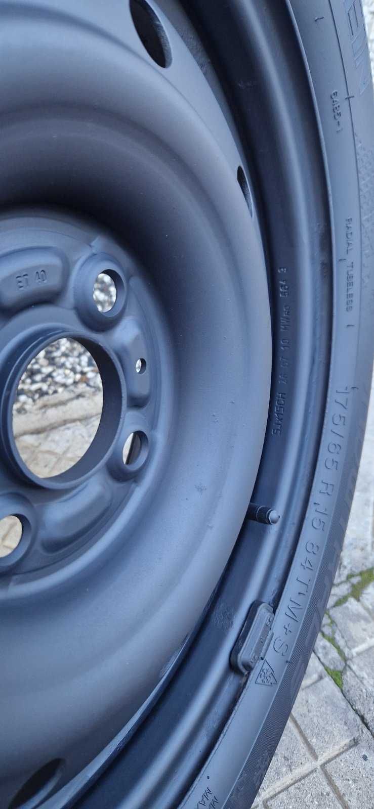 Метални джанти с тасове и гуми Vredestein 175/65R15 5Jx15 4x100 54,1mm