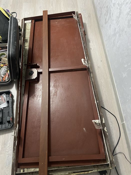 Продам дверь железную