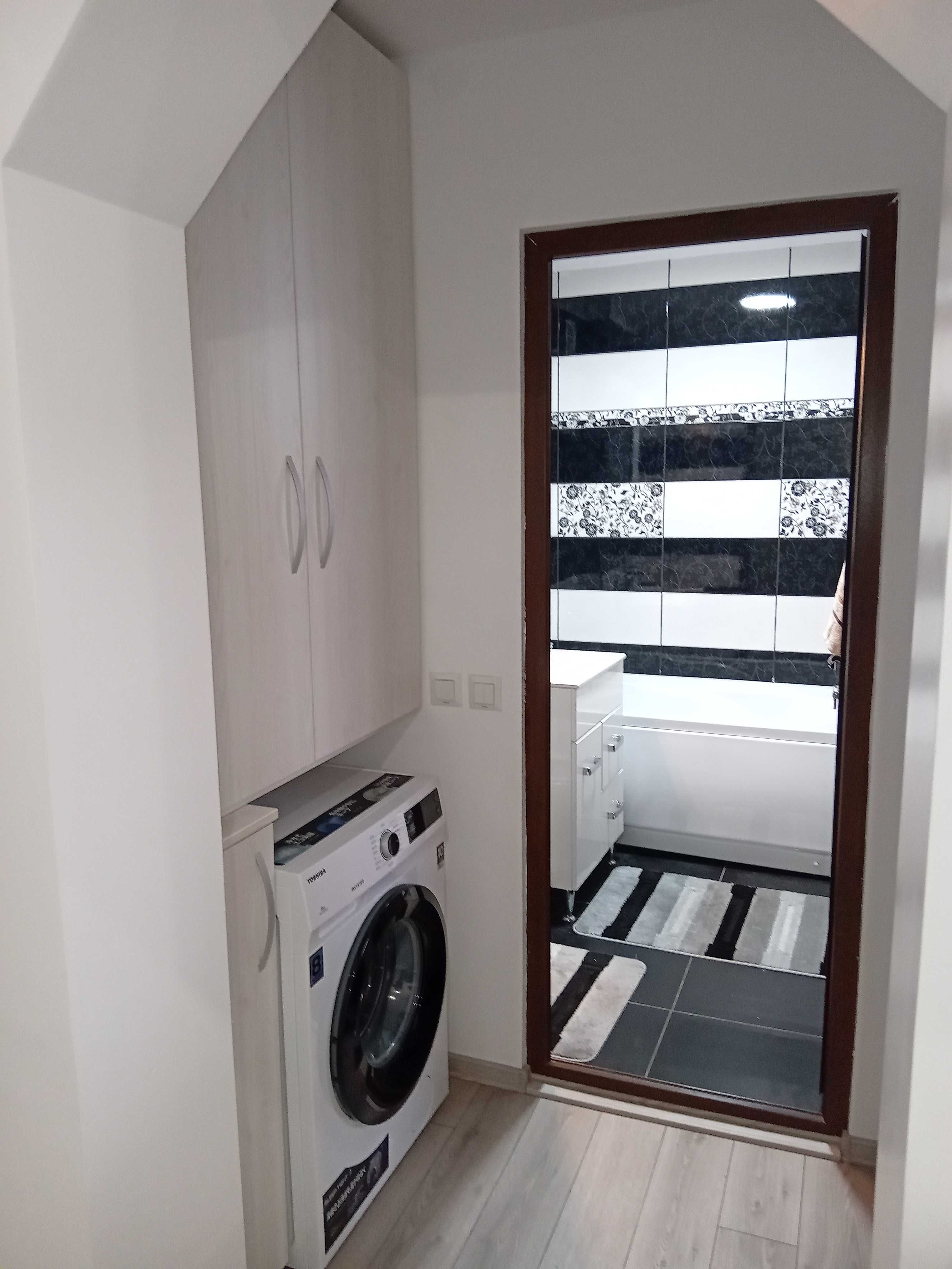 Vand apartament 3 camere, zona Spital