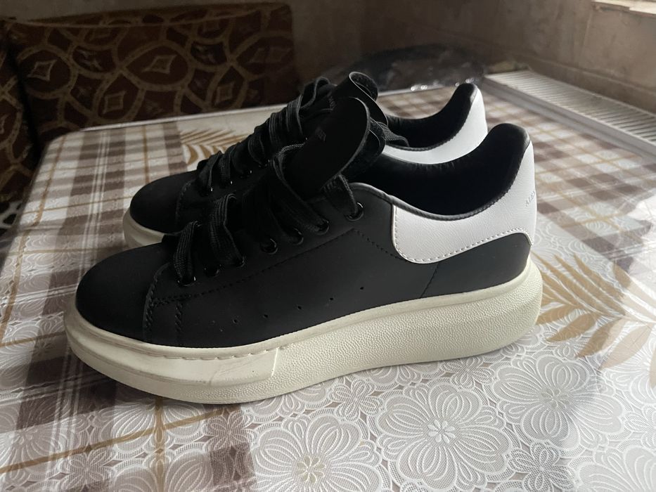 Adidasi alexander moueen