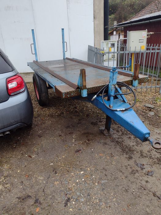 Vind diferite remorci agricole fixe și basculabile