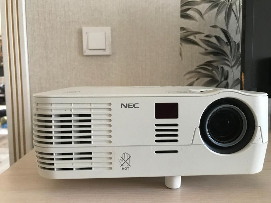 Проектор, видеопроеткор NEC