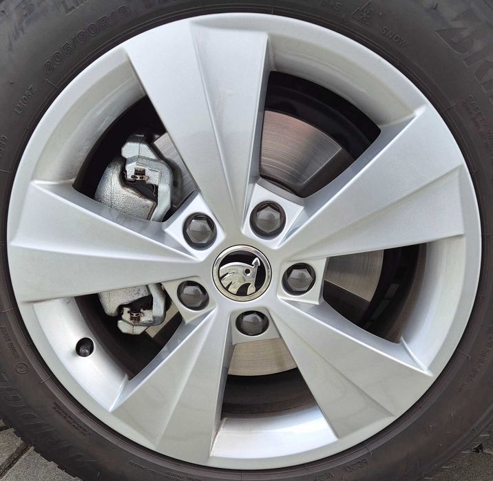 Jante aliaj 16" Velorum Skoda Octavia / anvelope Hankook