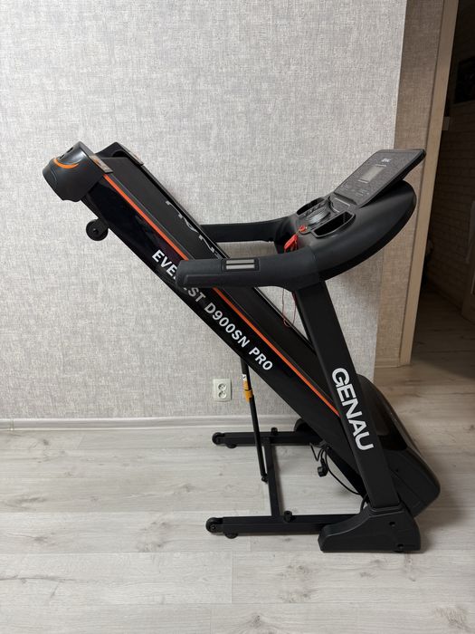 Продается беговая дорожка Genau D 900 SN