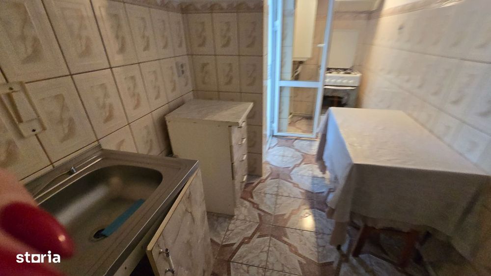 Ofer spre închiriere garsoniera zona centrala