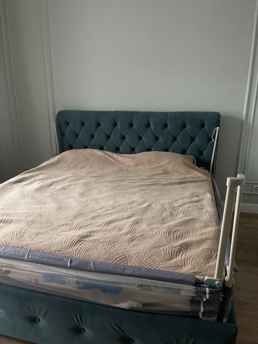 Продам двуспальную кровать