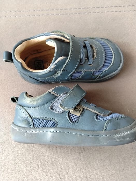 Подарявам детски обувки Колев и Колев