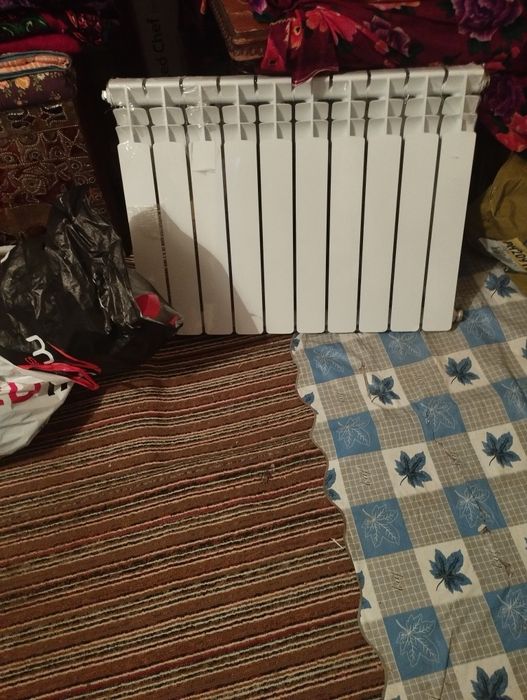 Янги Радиатор сотилади, 4 та бор , упаковка