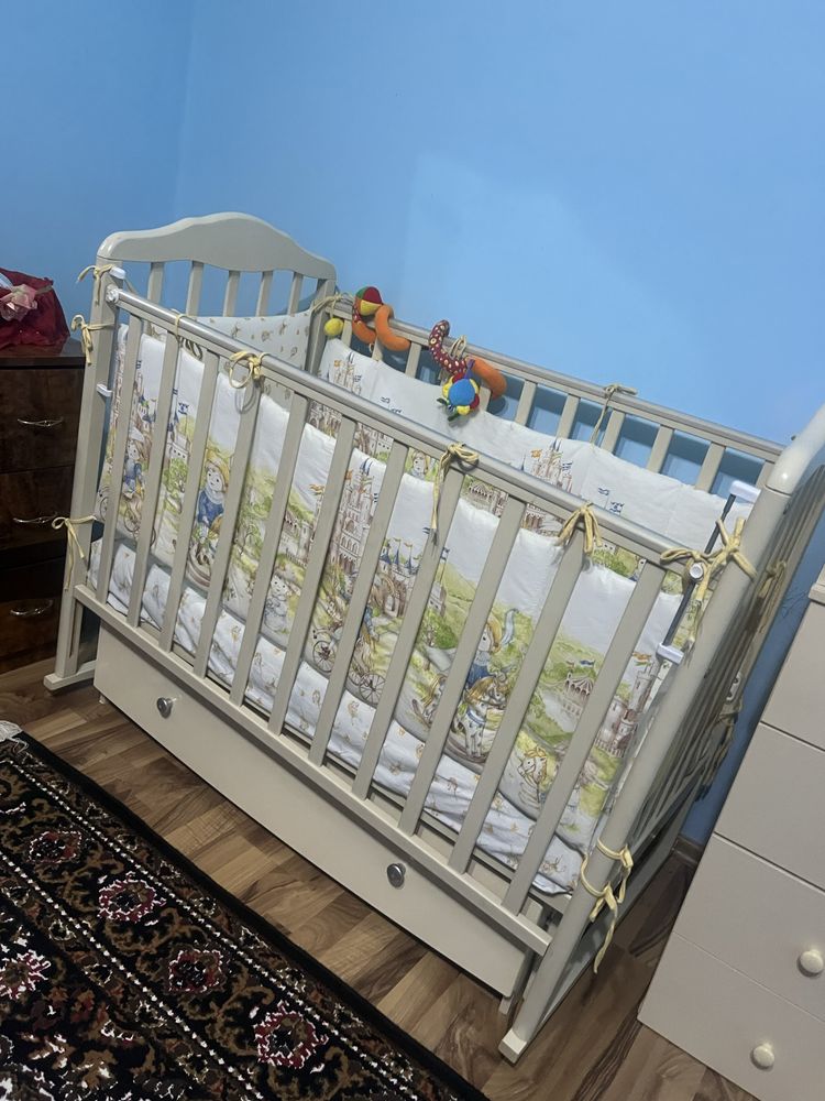 Манеж деревянный в идеальном состоянии. Продам срочно