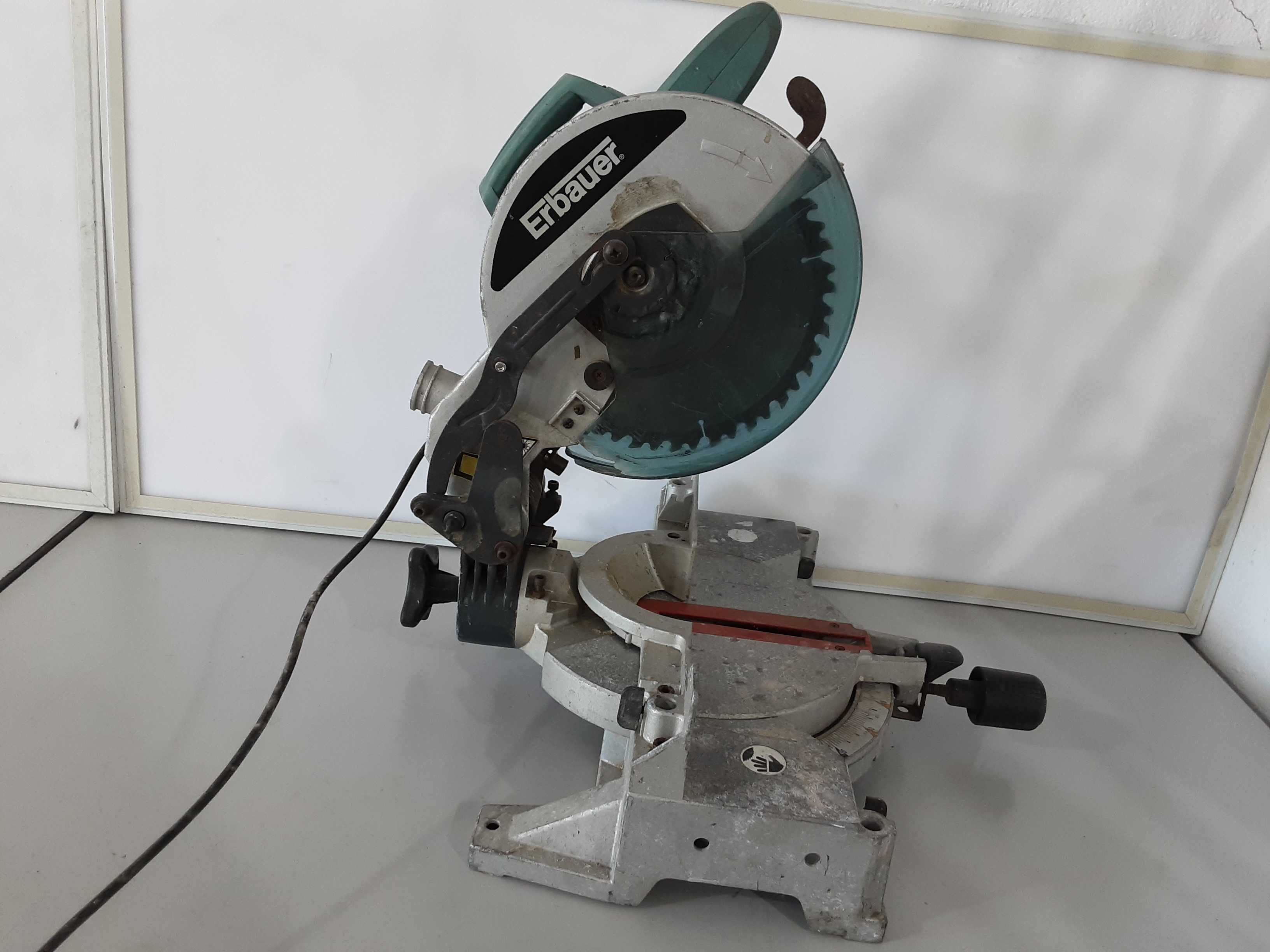 Циркуляр пендула - Erbauer 1800W / 254mm