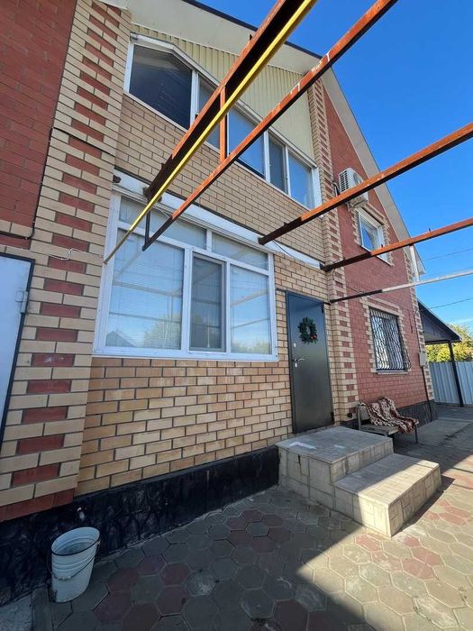 Продаётся уютный двухэтажный коттедж в центре города