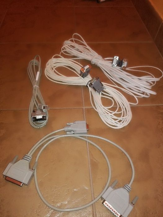 Захранващи кабели за компютър; LAN интернет кабели; кабели за принтер.