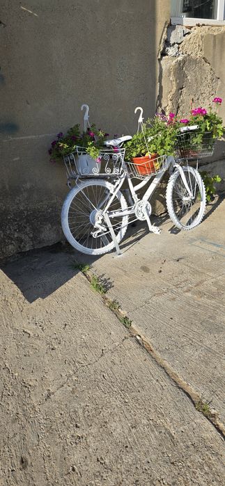 Bicicleta decor gradina handmade unicat cu flori si cos metalic retro