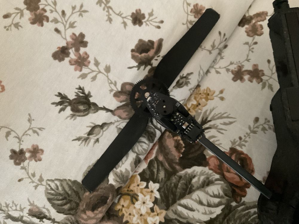 Parrot AR Drone 2.0 за части или ремонт
