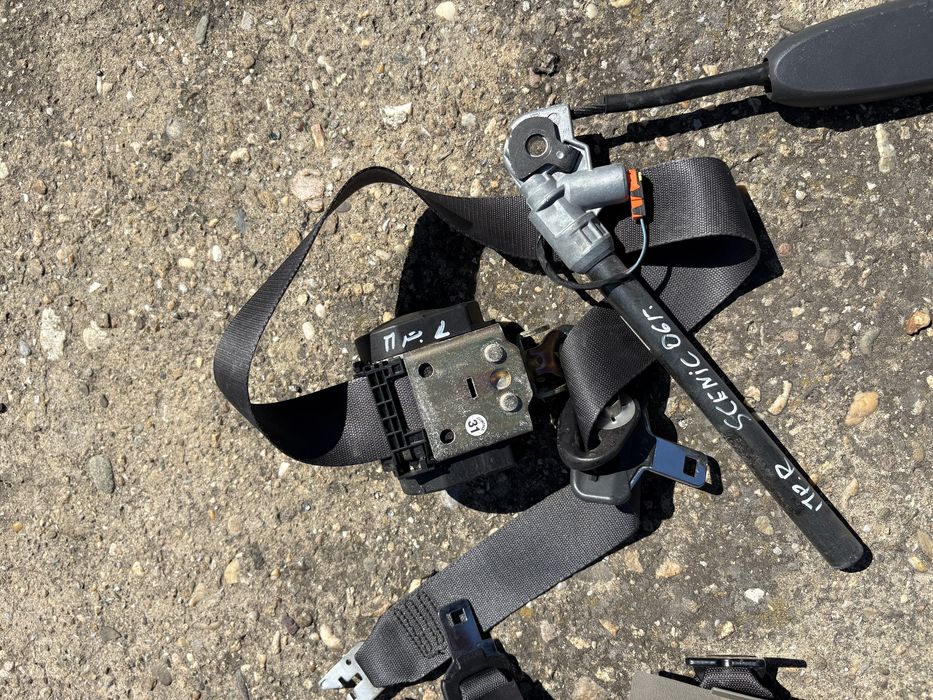 Renault Scenic 2005 година Предпазни Колани