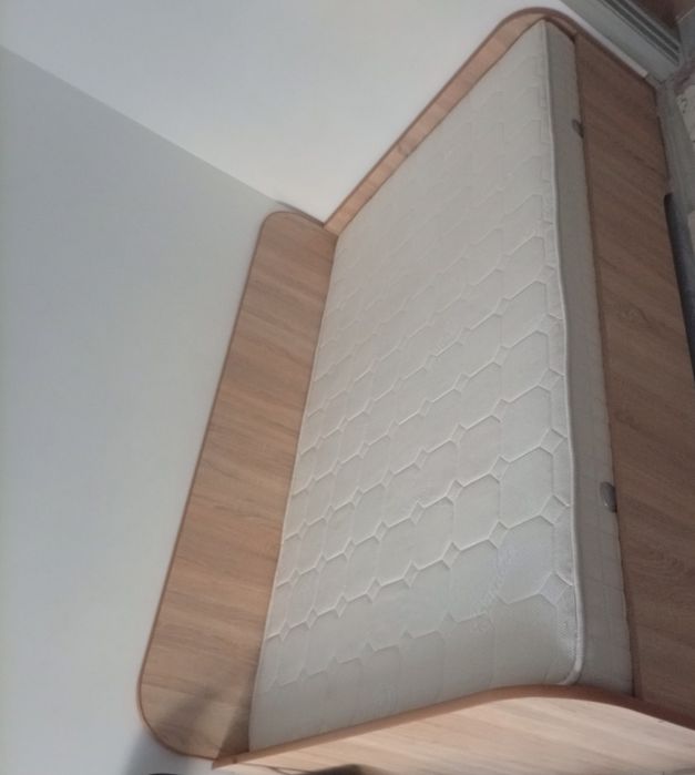 Vând pat cu tot cu saltea 120/200 in stare foarte bună!