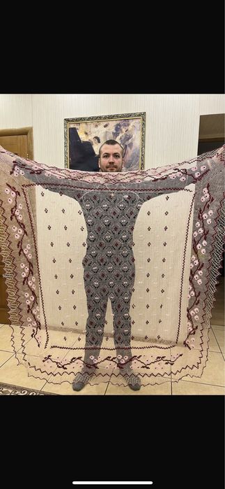 Пуховый платок ручной работы