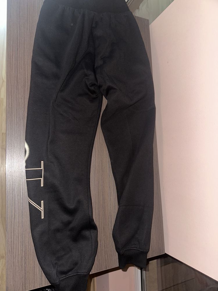 Оригинален чисто нов анцуг Calvin Klein