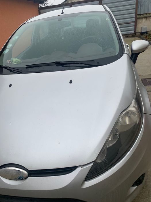 Vând Ford Fiesta