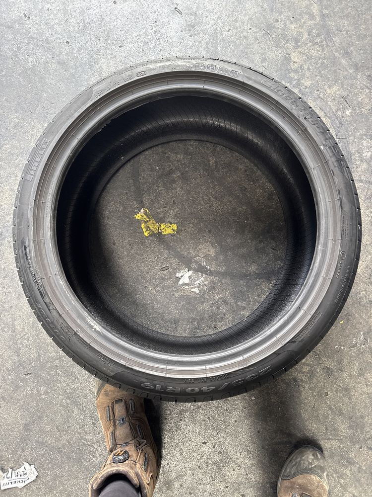 235/40/19 Pirelli