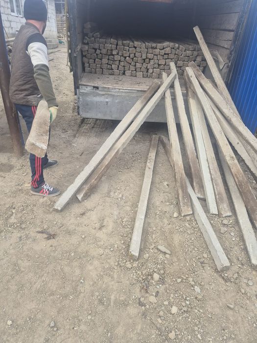 Neluțu  vinde spalieri  de beton