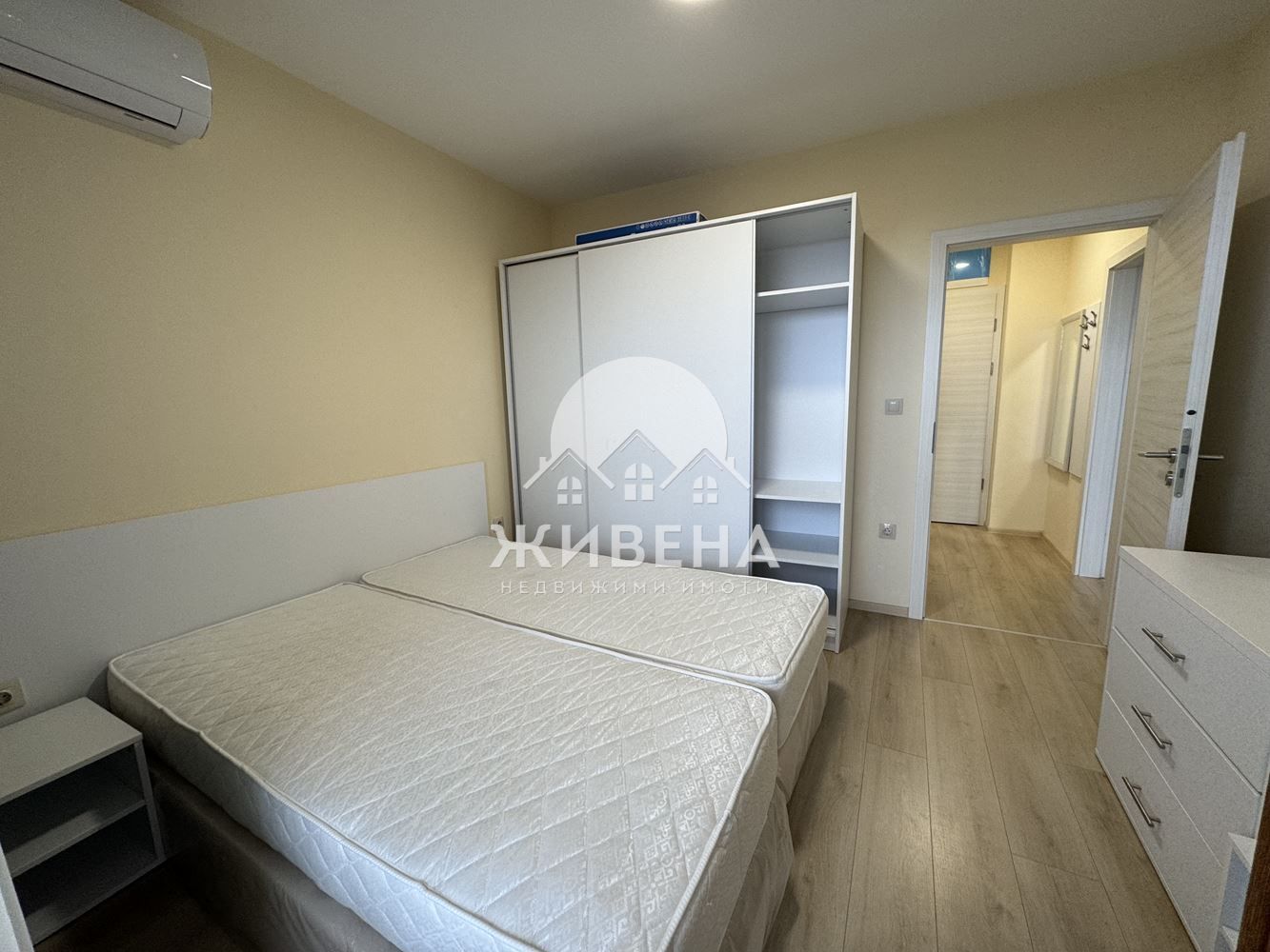 Продавам обзаведен 2-стаен апартамент, кв. Аспарухово