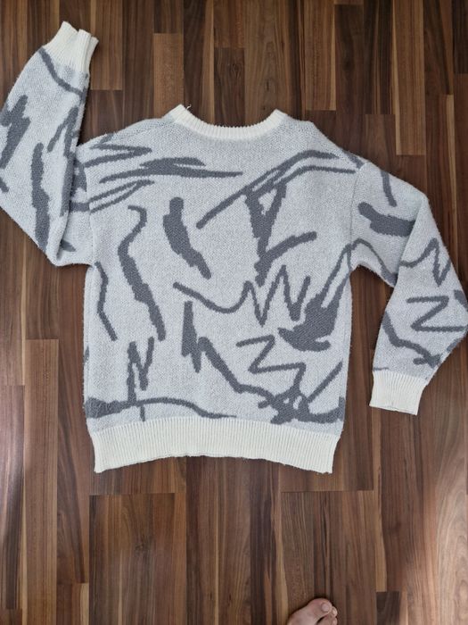 Pulover grii  ( nu amiri )