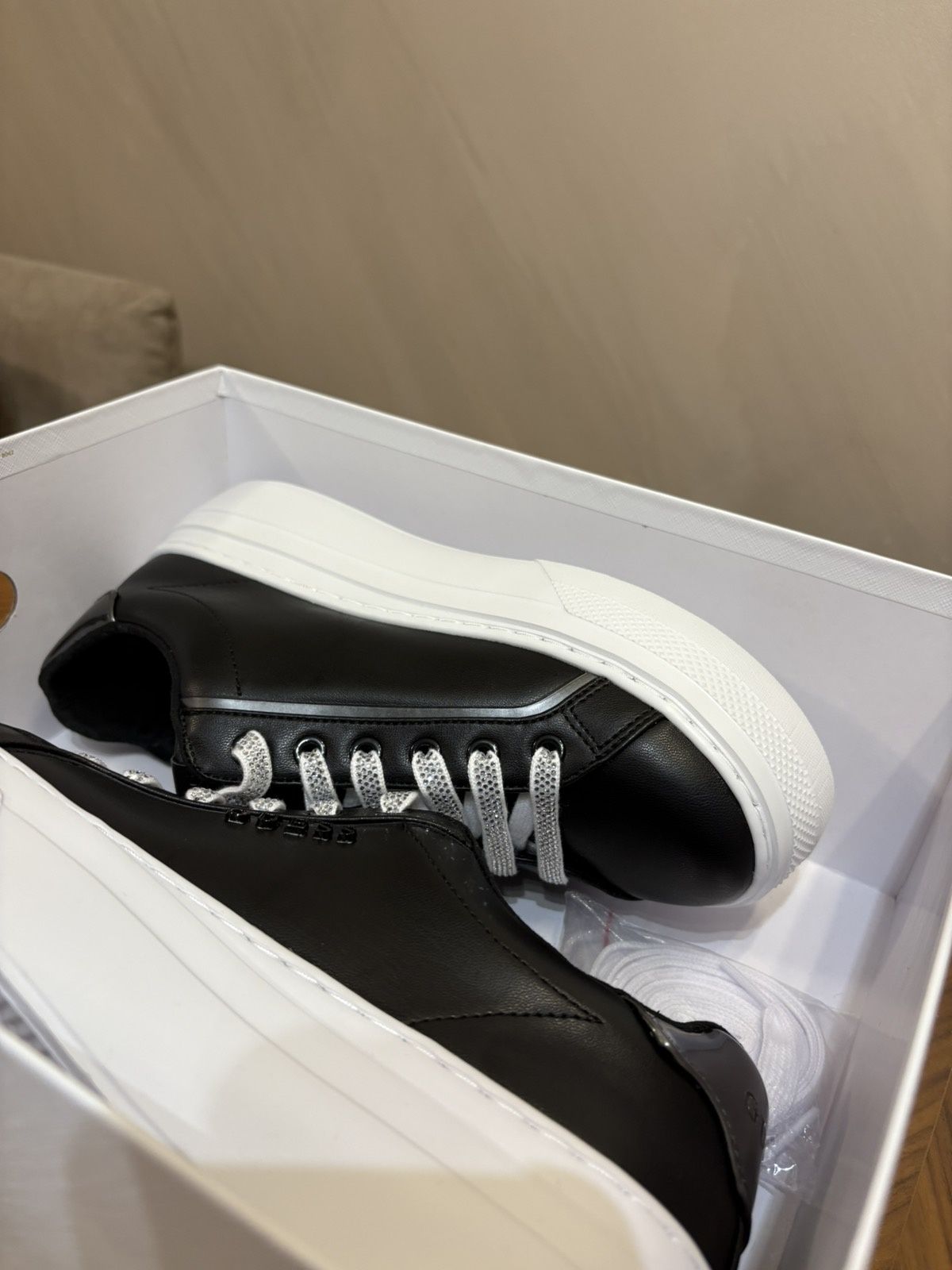 Дамски обувки Guess