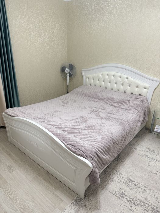 Продам спальный гарнитур