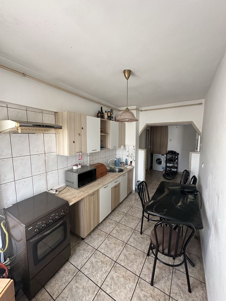 Chirie Apartament Etaj 3