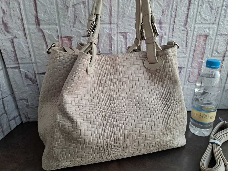 дамска чанта,бежова велурена торба-естествена кожа и велур