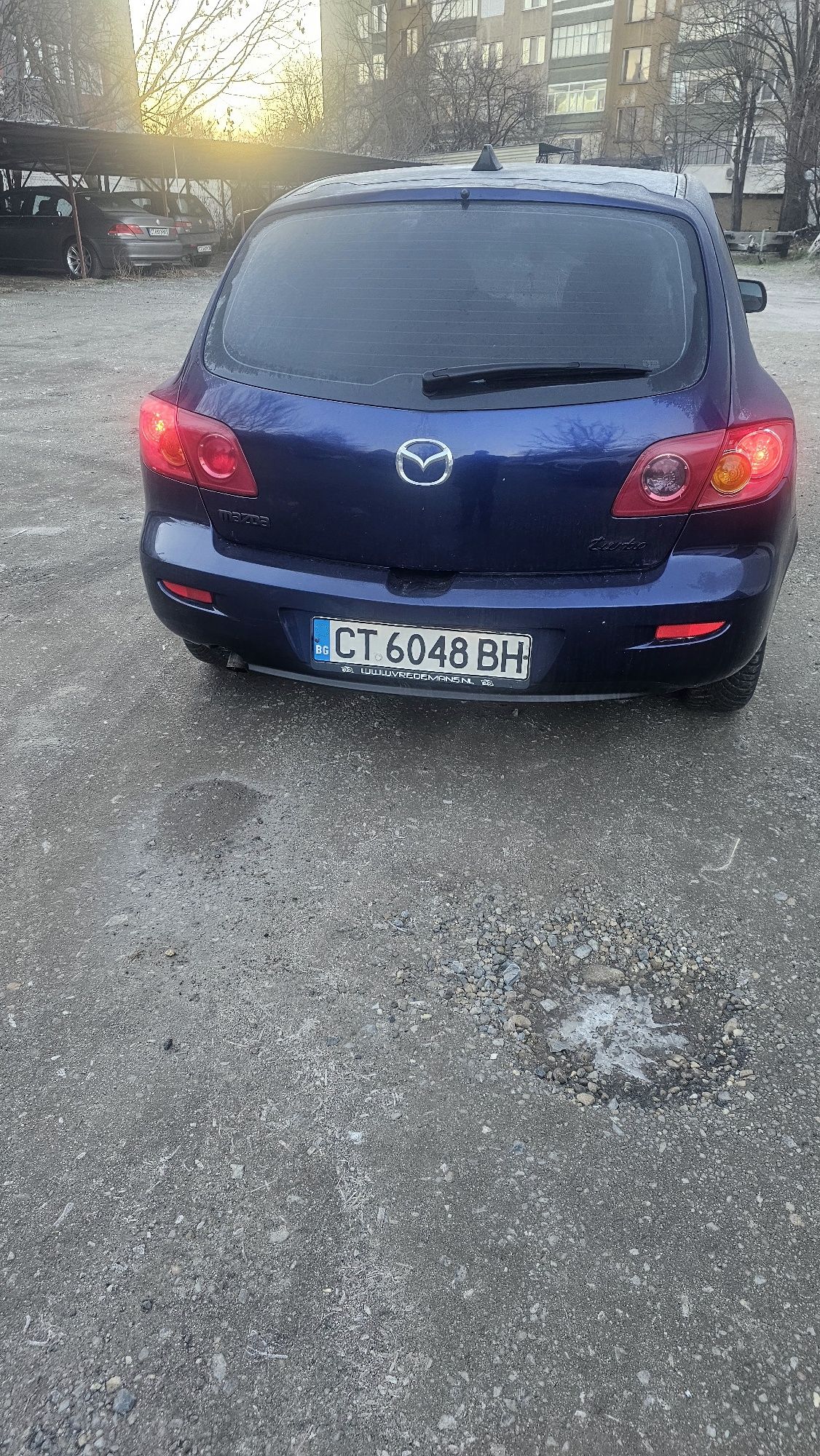 Мазда 3 автомобил