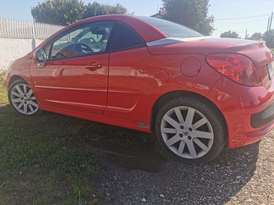 Peugeot 207 cabrio roșu